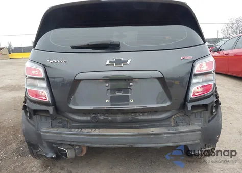 2020 Chevrolet Sonic Lt z USA, uszkodzony, nr VIN 1G1JD6SB4L4105155